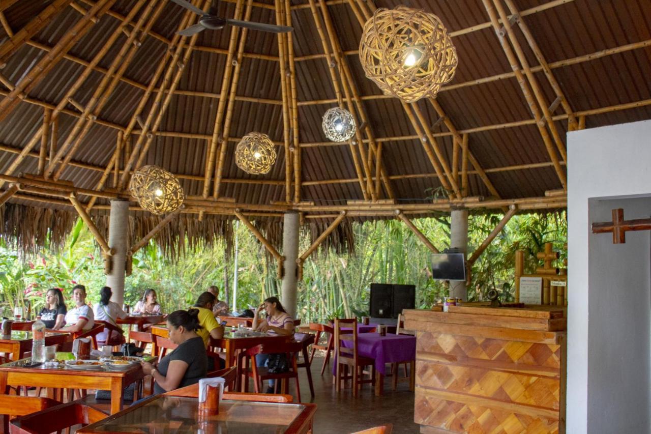 Axkan Palenque, Shows En Vivo & Gastronomia Mar Y Tierra & Travel Agency Kültér fotó