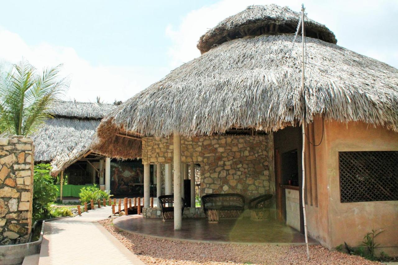 Axkan Palenque, Shows En Vivo & Gastronomia Mar Y Tierra & Travel Agency Kültér fotó