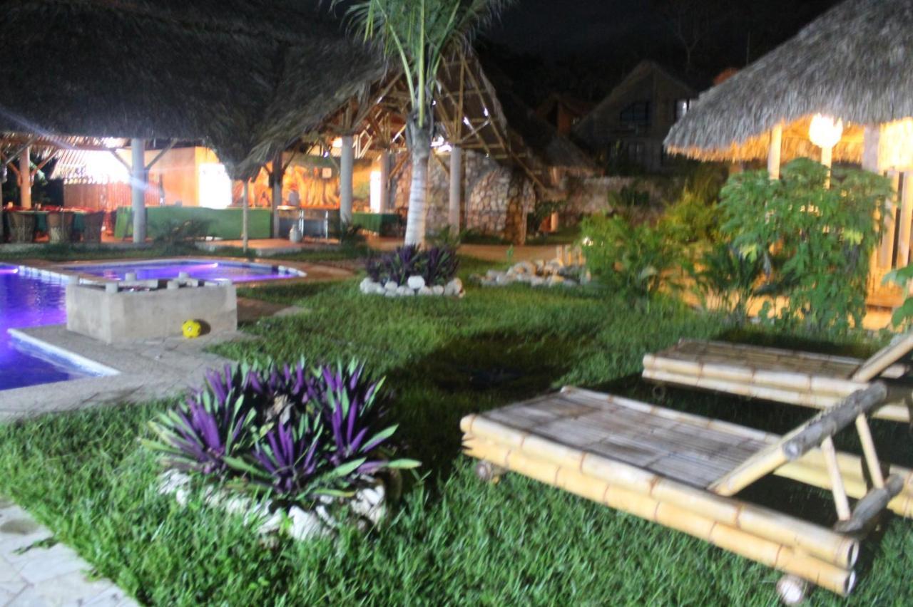 Axkan Palenque, Shows En Vivo & Gastronomia Mar Y Tierra & Travel Agency Kültér fotó